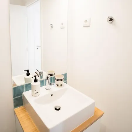 Vale Quiet And Comfortable Apartment